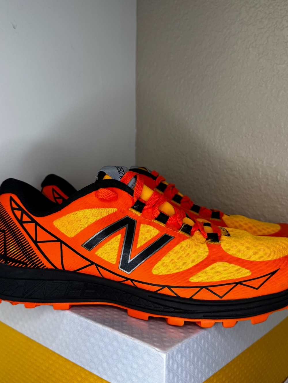 New Balance Summit Unknown Trail Running Shoes Men’s 8.5 Orange Black